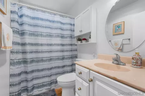 Bath - 724 Nob Cir, Vista, CA 92084 photo 4 of 4