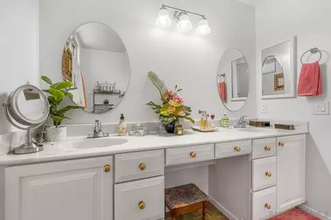 Bath - 724 Nob Cir, Vista, CA 92084 photo 3 of 4