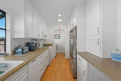 Kitchen - 724 Nob Cir, Vista, CA 92084 photo 2 of 2