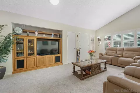 Living - 724 Nob Cir, Vista, CA 92084 photo 3 of 3