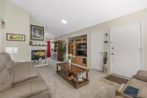 Living - 724 Nob Cir, Vista, CA 92084 photo 2 of 3