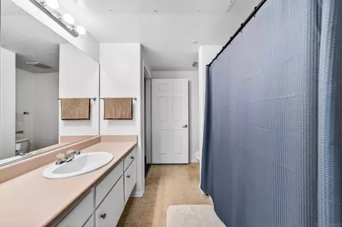 Bath - 44706 Adam Ln, Temecula, CA 92592 photo 3 of 4