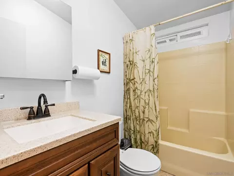 Bath - 1550 Keyes Rd, Ramona, CA 92065 photo 3 of 4
