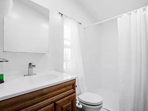 Bath - 1550 Keyes Rd, Ramona, CA 92065 photo 2 of 4