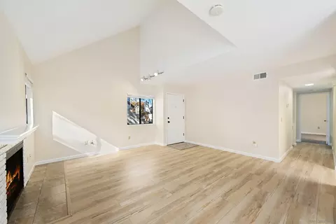 317 N Melrose Dr #G, Vista, CA 92083