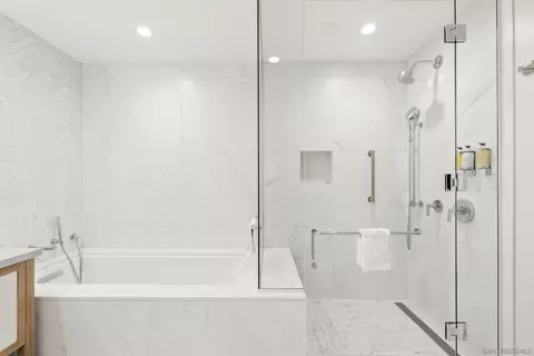 Bath - 1500 Orange Ave #38, Coronado, CA 92118 photo 5 of 5