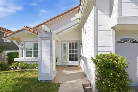 2121 Emberwood Way, Escondido, CA 92029 photo 2