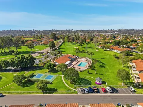View/Area - 1926 Springdale Ln, Encinitas, CA 92024 photo 4 of 6