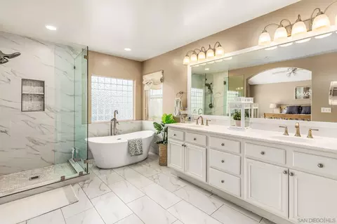 Bath - 15710 Zeigler Ct, Ramona, CA 92065 photo 3 of 4