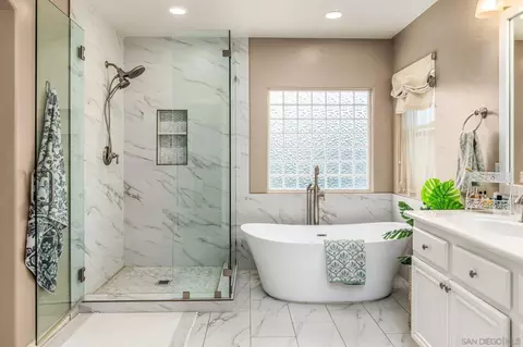 Bath - 15710 Zeigler Ct, Ramona, CA 92065 photo 4 of 4