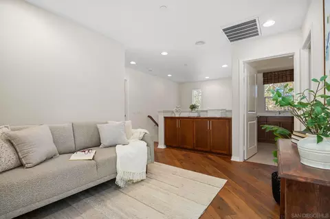 Entry Way - 3595 Glen Ave, Carlsbad, CA 92010 photo 3 of 4