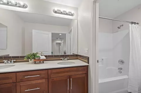 Bath - 3595 Glen Ave, Carlsbad, CA 92010 photo 2 of 4