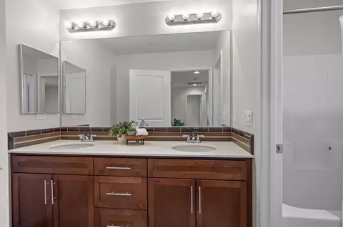 Bath - 3595 Glen Ave, Carlsbad, CA 92010 photo 1 of 4