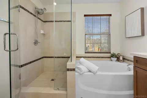 Bath - 3595 Glen Ave, Carlsbad, CA 92010 photo 4 of 4
