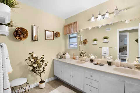 Bath - 690 False Point Ct, Chula Vista, CA 91911 photo 2 of 5