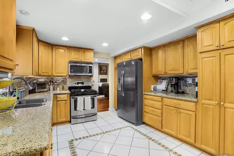 Kitchen - 690 False Point Ct, Chula Vista, CA 91911 photo 2 of 3