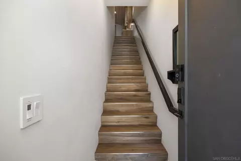 Entry Way - 554 556 Stratford Dr, Encinitas, CA 92024 photo 1 of 1