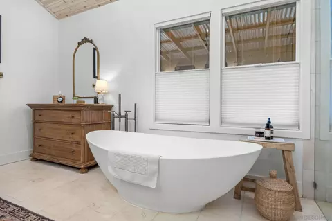 Bath - 554 556 Stratford Dr, Encinitas, CA 92024 photo 1 of 5