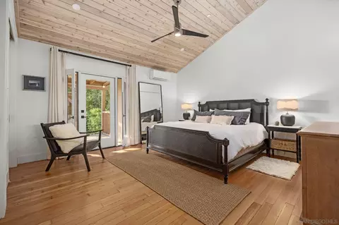 Bedroom - 554 556 Stratford Dr, Encinitas, CA 92024 photo 1 of 8