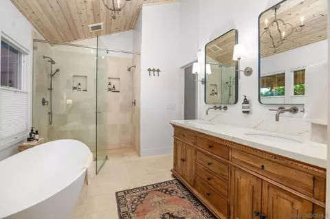 Bath - 554 556 Stratford Dr, Encinitas, CA 92024 photo 2 of 5