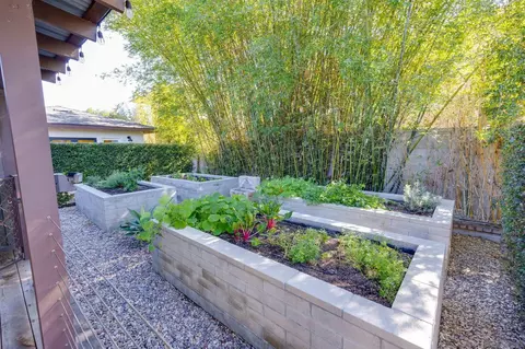 Exterior - 554 556 Stratford Dr, Encinitas, CA 92024 photo 7 of 14