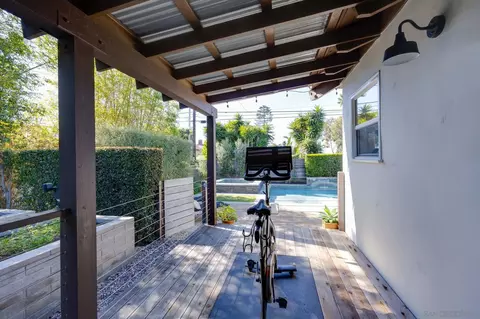Exterior - 554 556 Stratford Dr, Encinitas, CA 92024 photo 8 of 14