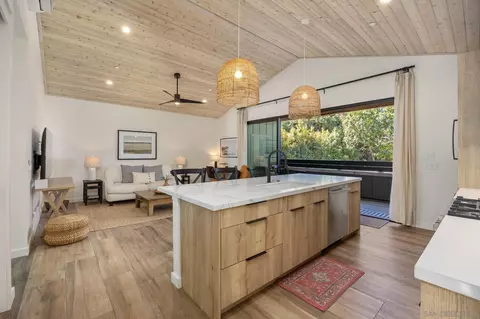 Kitchen - 554 556 Stratford Dr, Encinitas, CA 92024 photo 5 of 7