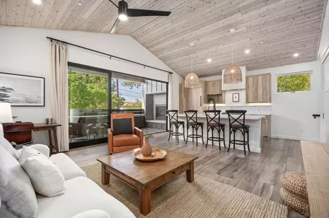 Living - 554 556 Stratford Dr, Encinitas, CA 92024 photo 2 of 2