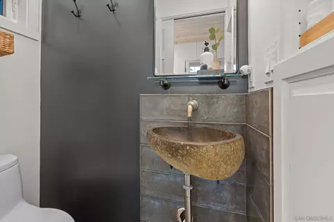 Bath - 554 556 Stratford Dr, Encinitas, CA 92024 photo 5 of 5