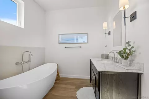 Bath - 554 556 Stratford Dr, Encinitas, CA 92024 photo 3 of 5