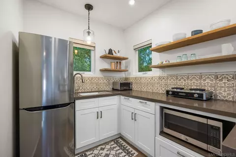 Kitchen - 554 556 Stratford Dr, Encinitas, CA 92024 photo 6 of 7