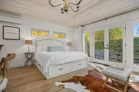 Bedroom - 554 556 Stratford Dr, Encinitas, CA 92024 photo 7 of 8