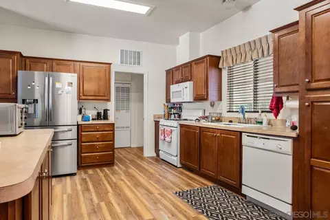 525 W El Norte Pkwy #75, Escondido, CA 92026