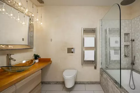 Bath - 698 Hygeia Ave, Encinitas, CA 92024 photo 5 of 5