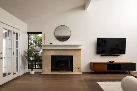 Living - 698 Hygeia Ave, Encinitas, CA 92024 photo 1 of 2