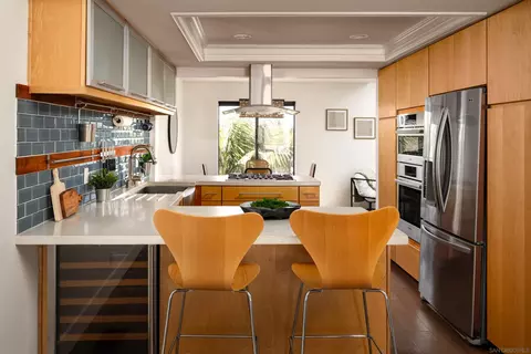 Kitchen - 698 Hygeia Ave, Encinitas, CA 92024 photo 2 of 4