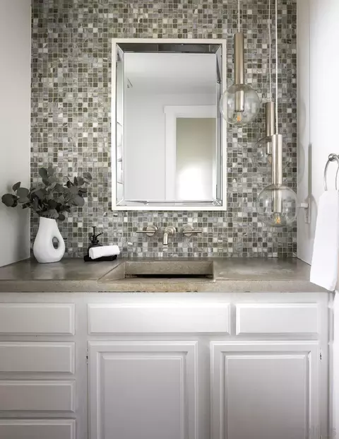 Bath - 698 Hygeia Ave, Encinitas, CA 92024 photo 2 of 5