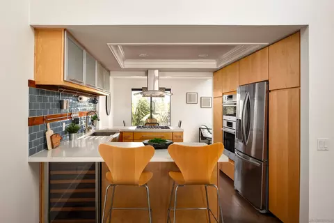 Kitchen - 698 Hygeia Ave, Encinitas, CA 92024 photo 3 of 4