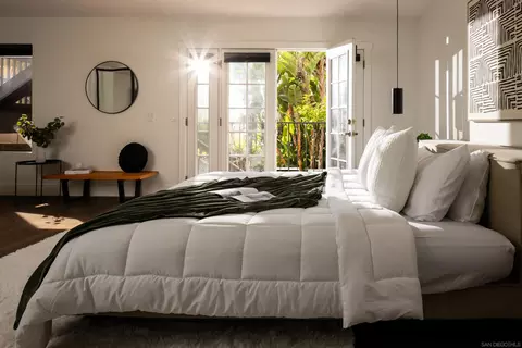 Bedroom - 698 Hygeia Ave, Encinitas, CA 92024 photo 3 of 5
