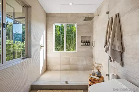 Bath - 7846 Esterel Dr, La Jolla, CA 92037 photo 1 of 6