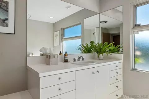 Bath - 7846 Esterel Dr, La Jolla, CA 92037 photo 6 of 6