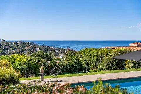 View/Area - 7846 Esterel Dr, La Jolla, CA 92037 photo 2 of 7