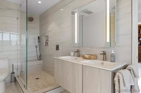 Bath - 7846 Esterel Dr, La Jolla, CA 92037 photo 3 of 6