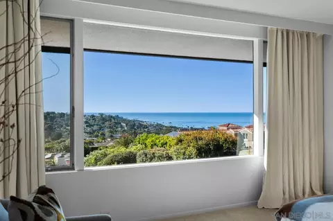 View/Area - 7846 Esterel Dr, La Jolla, CA 92037 photo 5 of 7