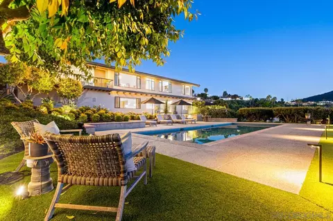 Exterior - 7846 Esterel Dr, La Jolla, CA 92037 photo 18 of 20