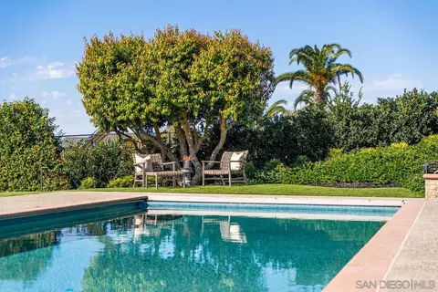 Exterior - 7846 Esterel Dr, La Jolla, CA 92037 photo 14 of 20