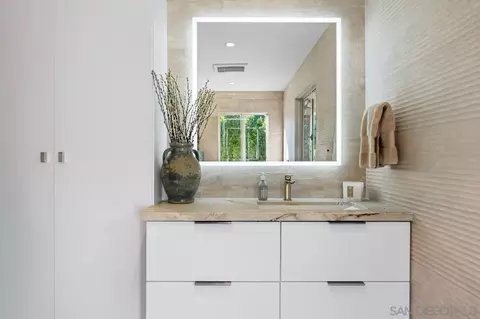 Bath - 7846 Esterel Dr, La Jolla, CA 92037 photo 2 of 6