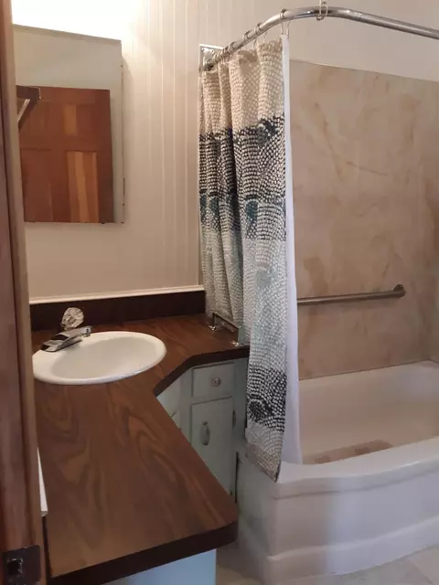 Bath - 2617 C St, Julian, CA 92036 photo 1 of 2