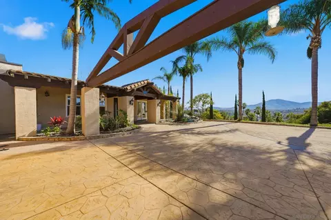 Exterior - 9610 Vista Del Sol, Spring Valley, CA 91977 photo 2 of 13