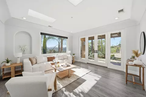 Living - 9610 Vista Del Sol, Spring Valley, CA 91977 photo 2 of 11